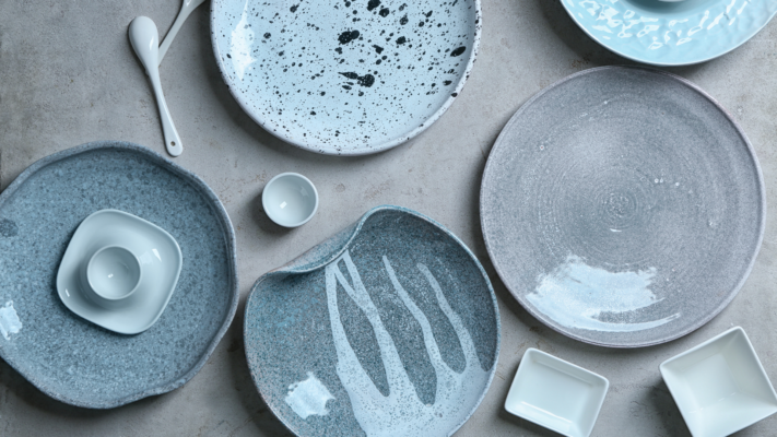 Descubre los talleres de cerámica de Barbotina en Madrid y aprende a crear piezas únicas, desde vajillas personalizadas hasta esculturas creativas.